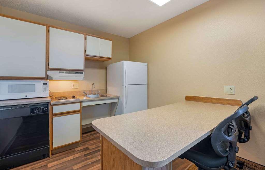 Extended Stay America Suites - Cincinnati - Blue Ash - Reed Hartman Room photo